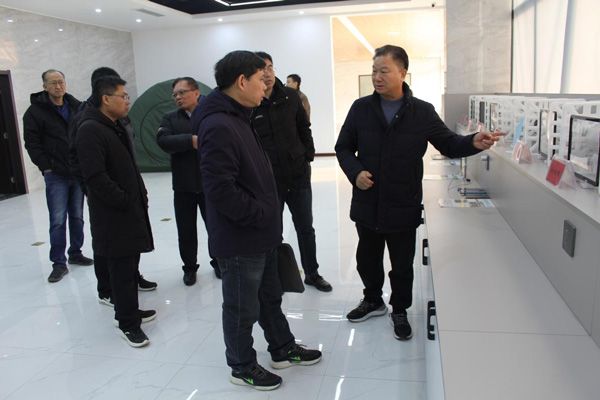 省“万人助万企”活动第八工作组莅临南宫NG28光电调研